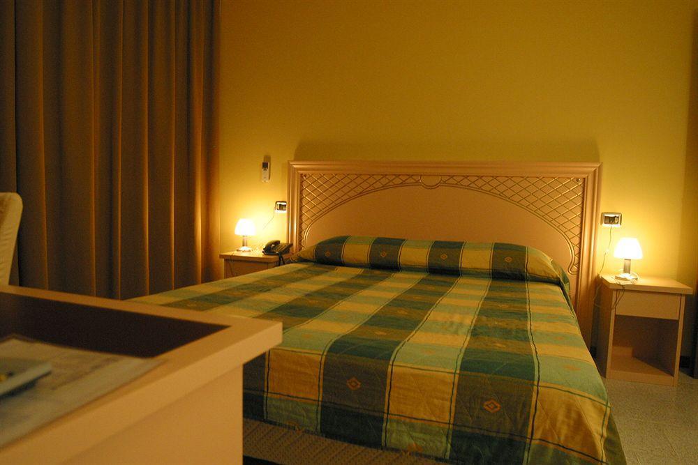 Aquamaris Hotel Sala Baganza Zewnętrze zdjęcie