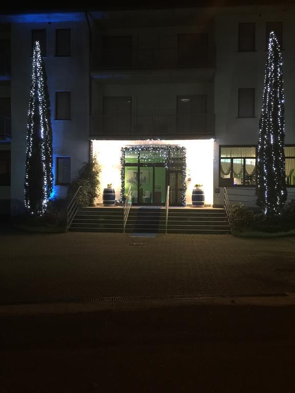 Aquamaris Hotel Sala Baganza Zewnętrze zdjęcie