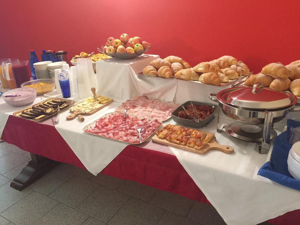 Aquamaris Hotel Sala Baganza Zewnętrze zdjęcie