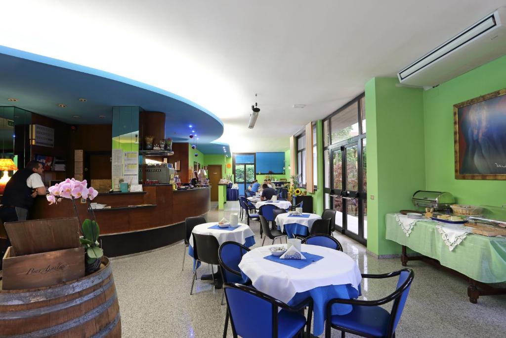 Aquamaris Hotel Sala Baganza Zewnętrze zdjęcie