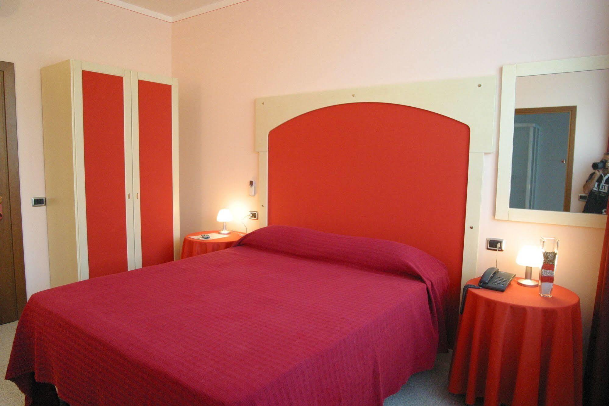 Aquamaris Hotel Sala Baganza Zewnętrze zdjęcie